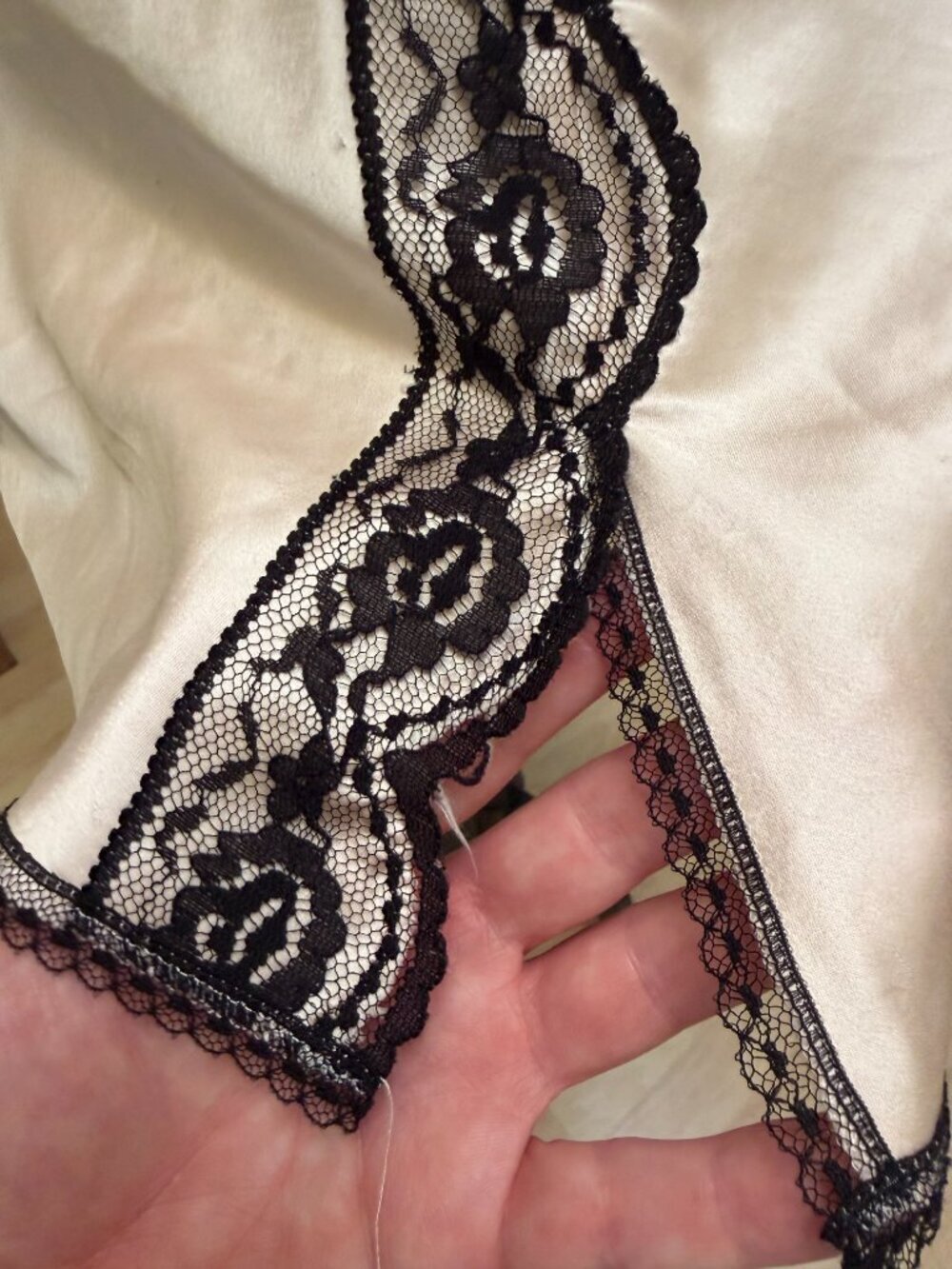 Vintage Victoria’s Secret Angels 2007 Satin Lace Slip Size S 🖤🎀🖤 - Picture 7 of 10